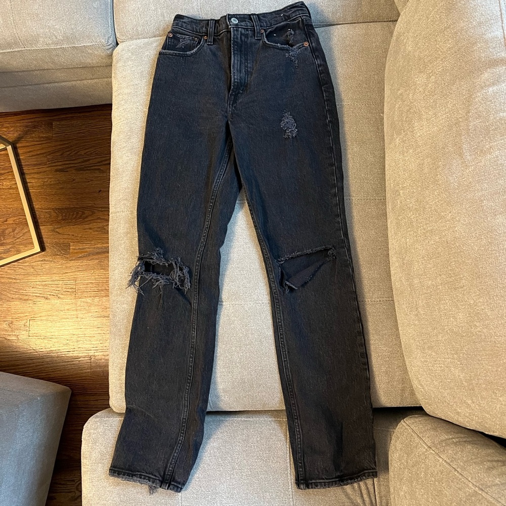 A&F Ultra High Rise 90’s Straight Jean. Size 23